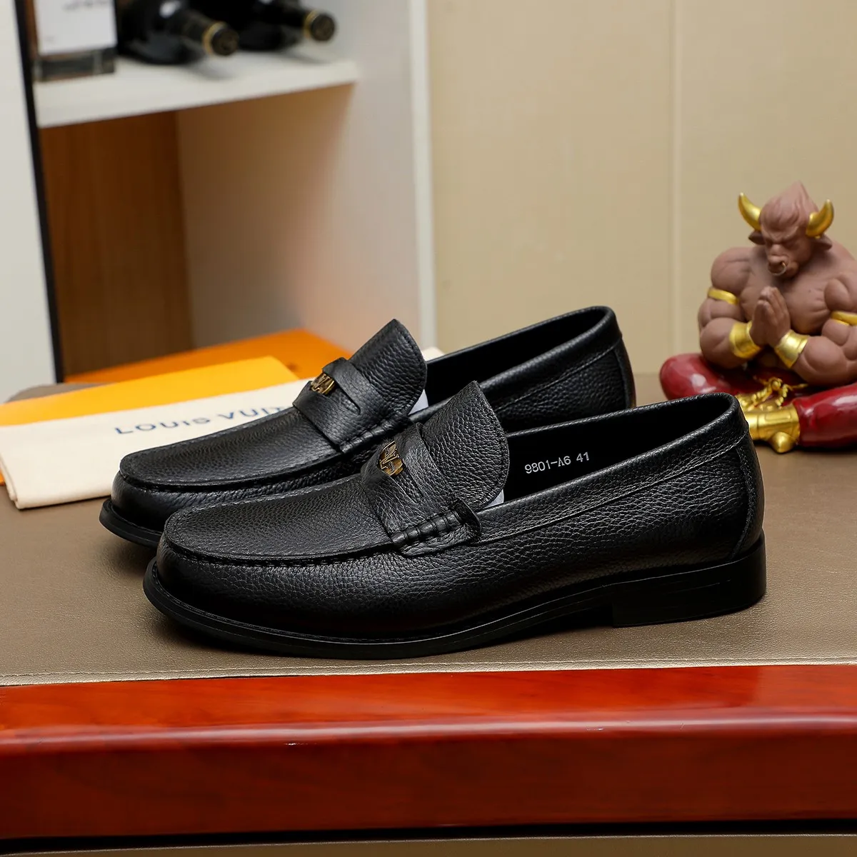 Men's shoes 460 💰 Louis Vuitton LV ® 🆕 model 🔛 full shoe counter, first layer cowhide, 🐂leather lining casual shoes for men, super soft outsole, a must-have for driving. Synchronized with the counter, original first layer cowhide, completely 1:1 mold customization 🌹 top version, color optional! Number: 38-44 (45.46 customized)